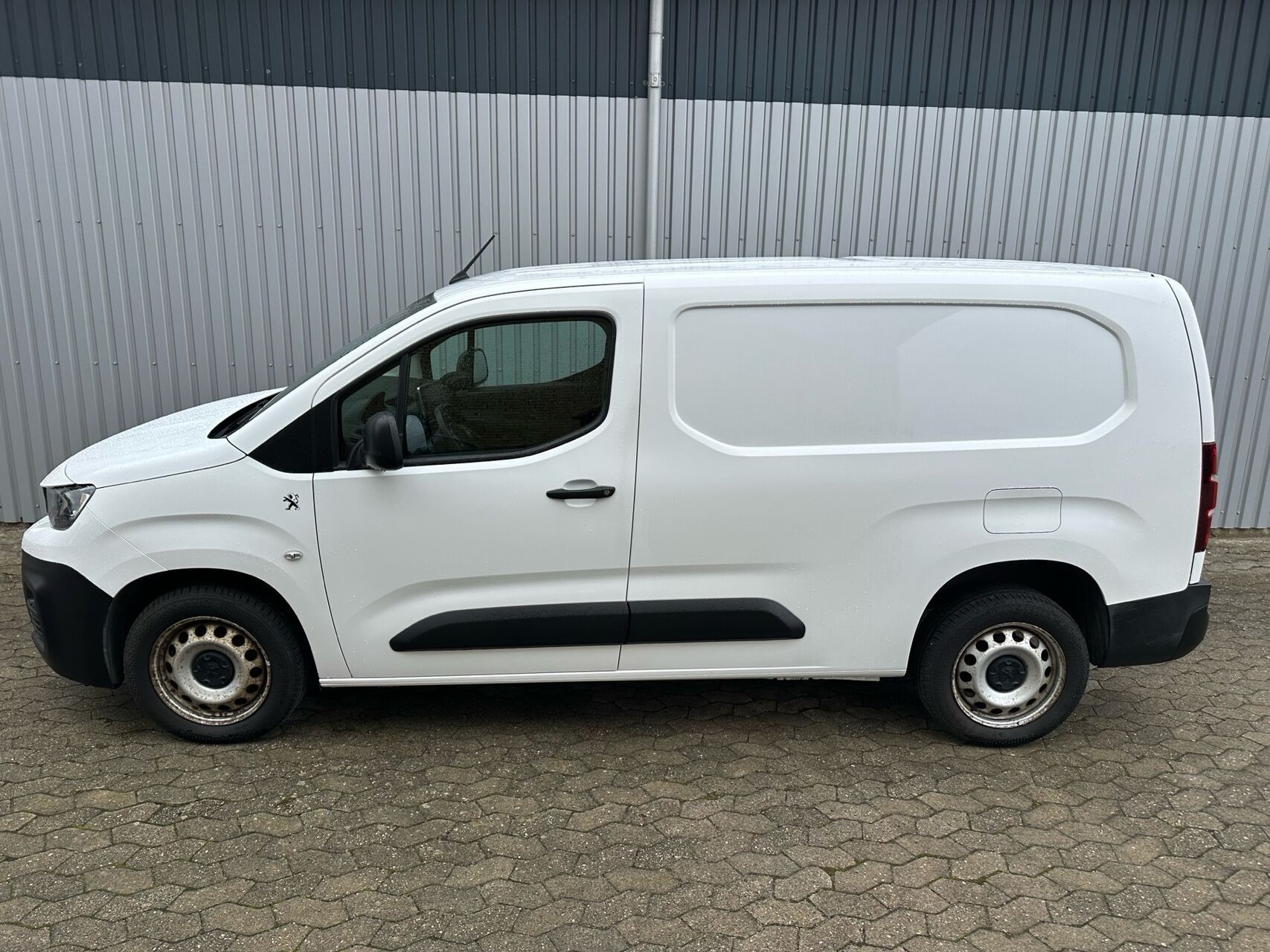Hvid Peugeot Partner fra 2020