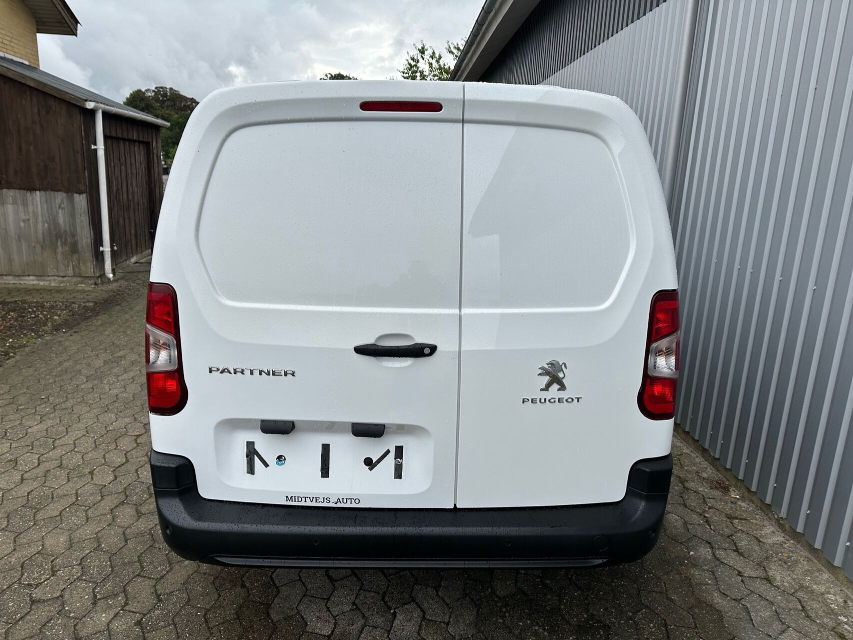 Hvid Peugeot Partner fra 2020