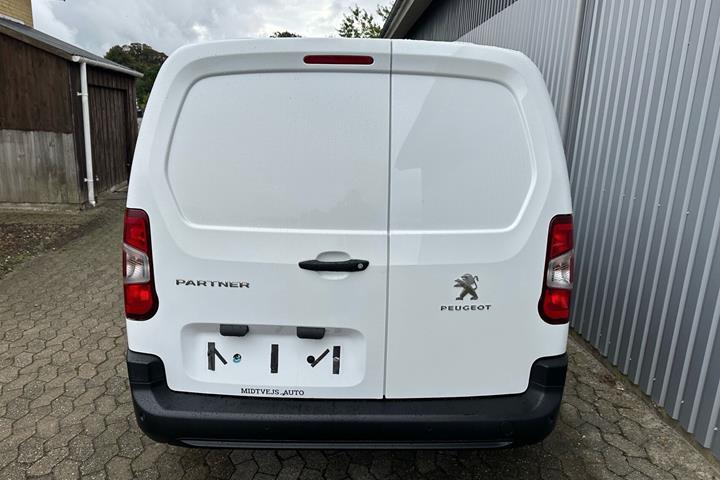 Hvid Peugeot Partner fra 2020