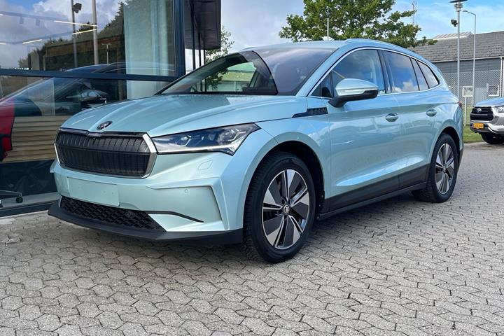 Grå Skoda Enyaq fra 2023