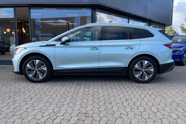 Grå Skoda Enyaq fra 2023