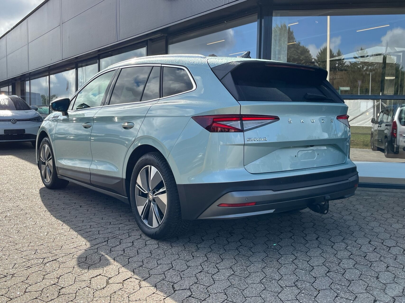 Grå Skoda Enyaq fra 2023