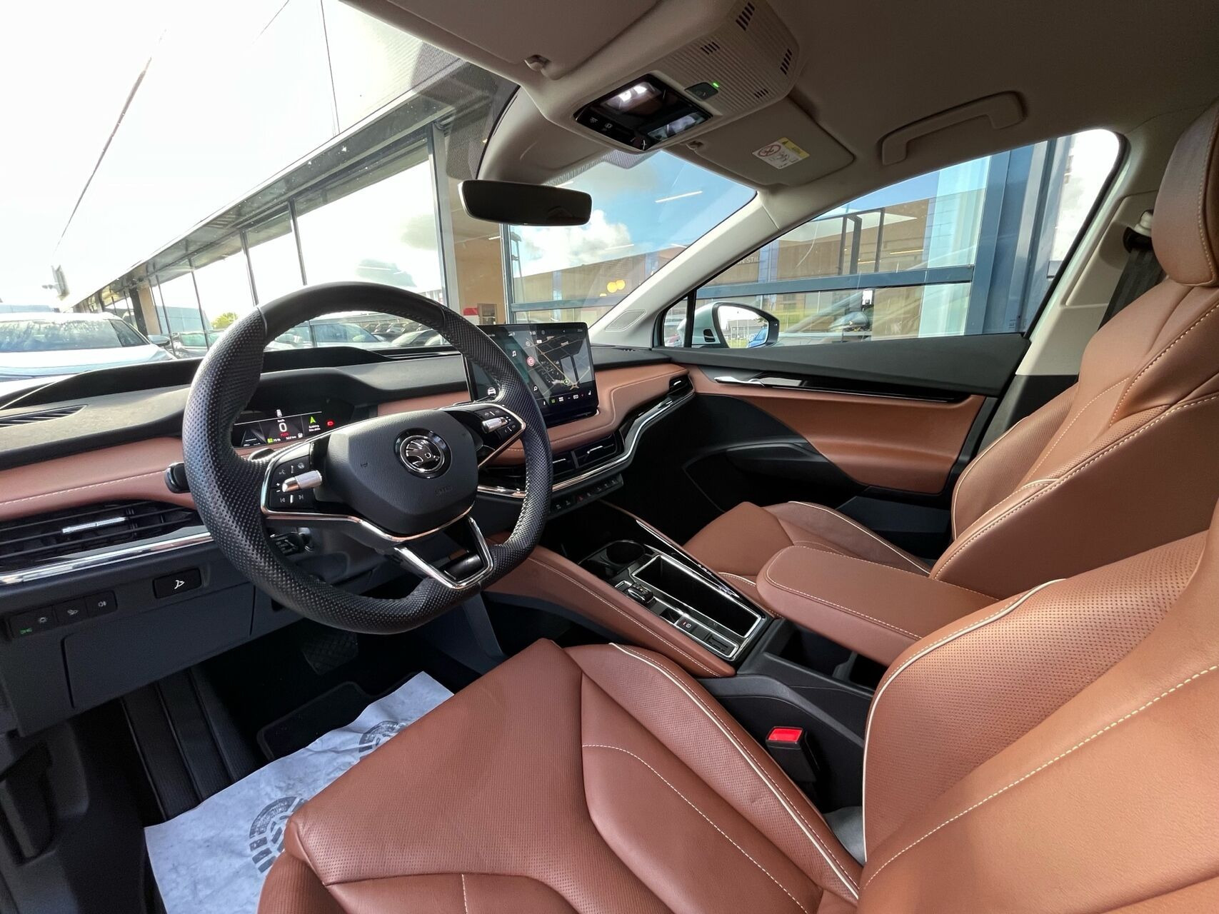 Grå Skoda Enyaq fra 2023