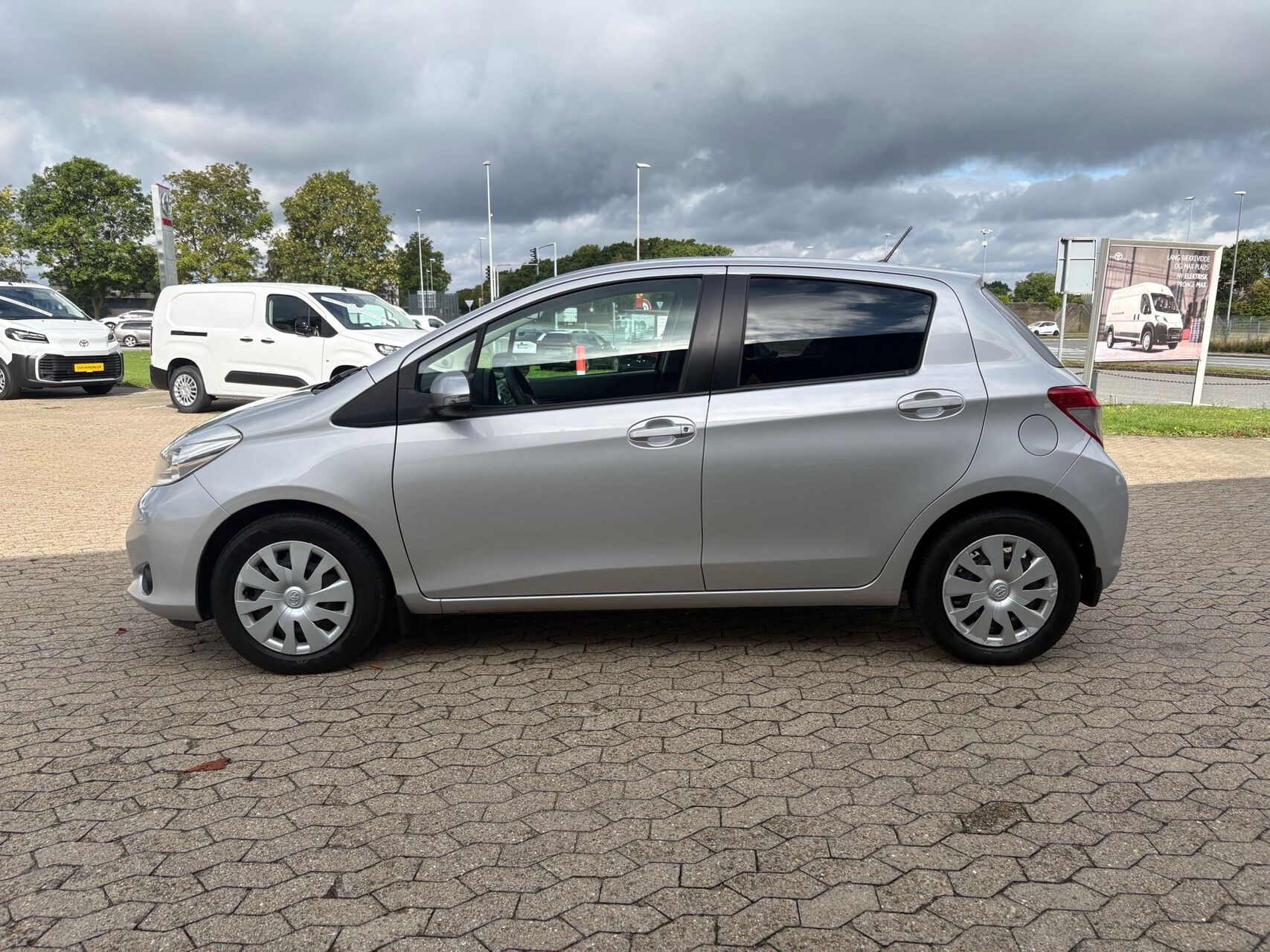 Sølv Toyota Yaris fra 2014