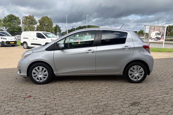 Sølv Toyota Yaris fra 2014