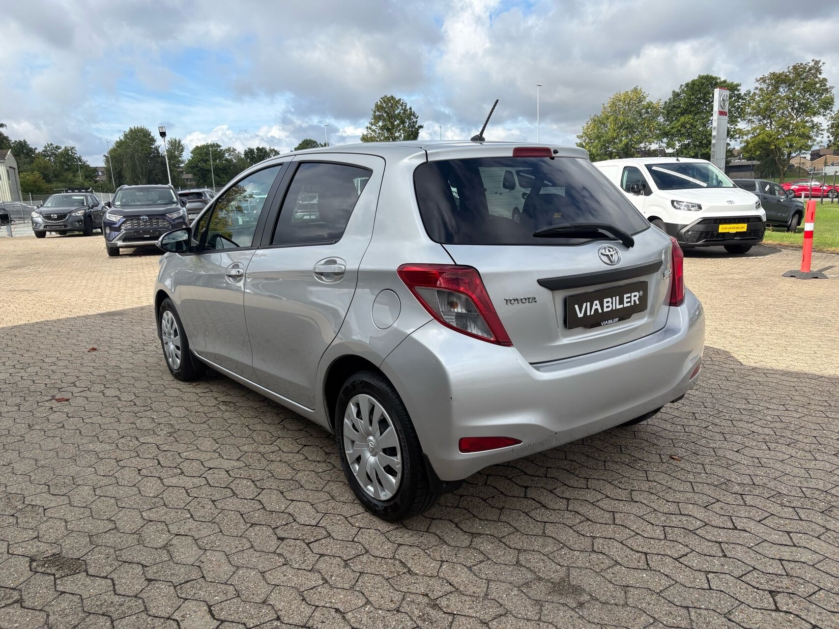 Sølv Toyota Yaris fra 2014