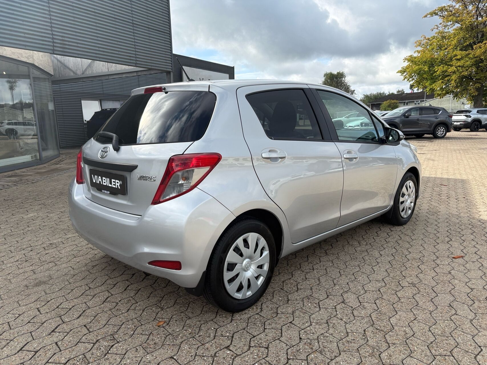 Sølv Toyota Yaris fra 2014