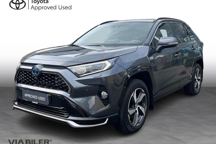 Grå Toyota RAV4 Plug-in fra 2021 set udefra