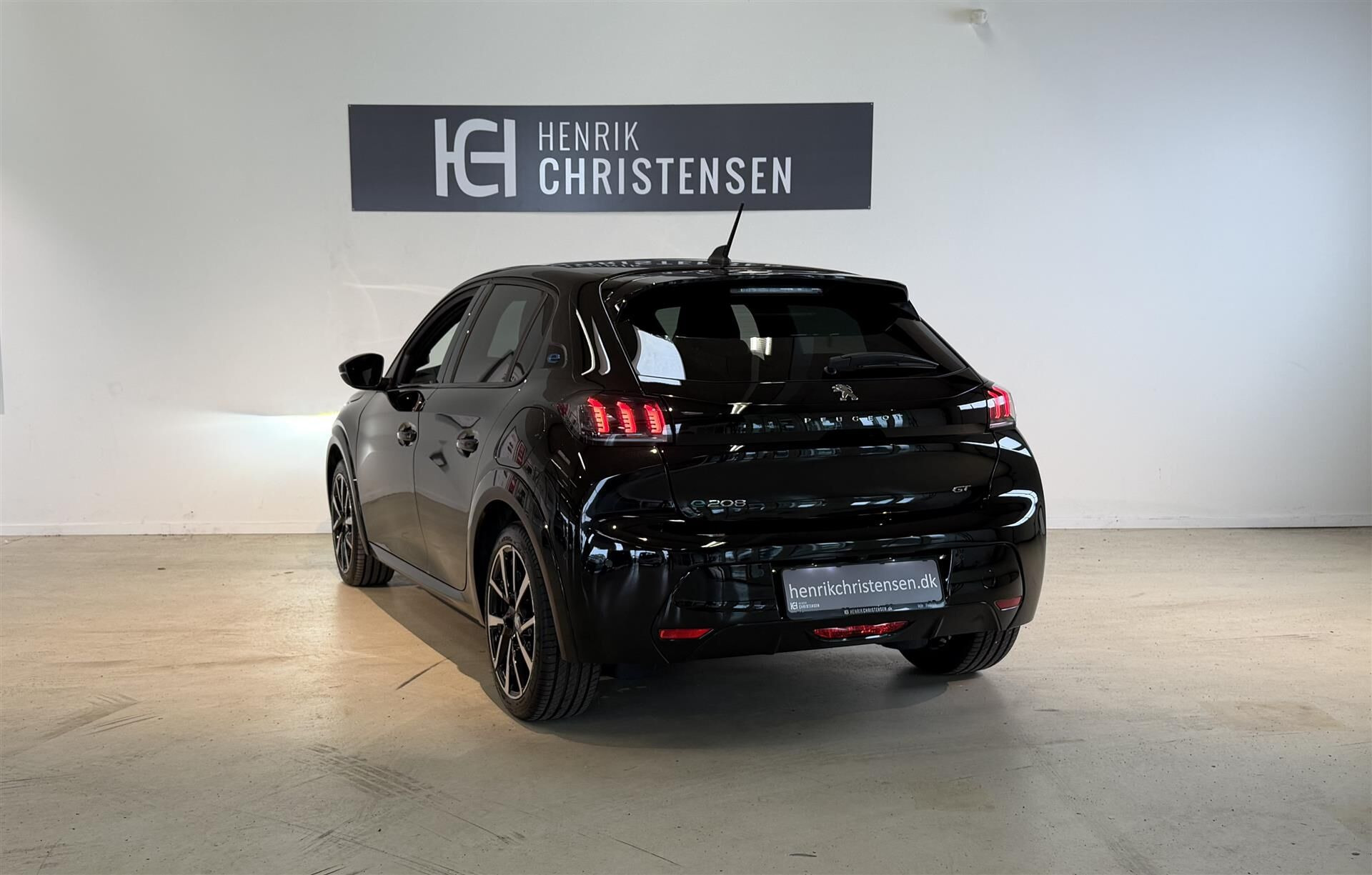 Sort Peugeot e-208 fra 2022