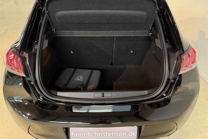 Sort Peugeot e-208 fra 2022
