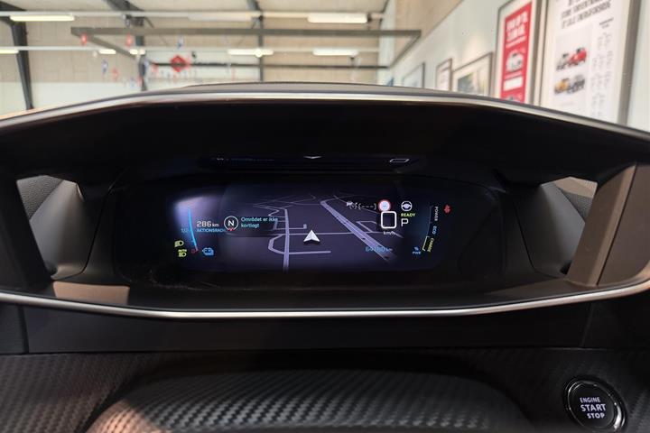 Sort Peugeot e-208 fra 2022