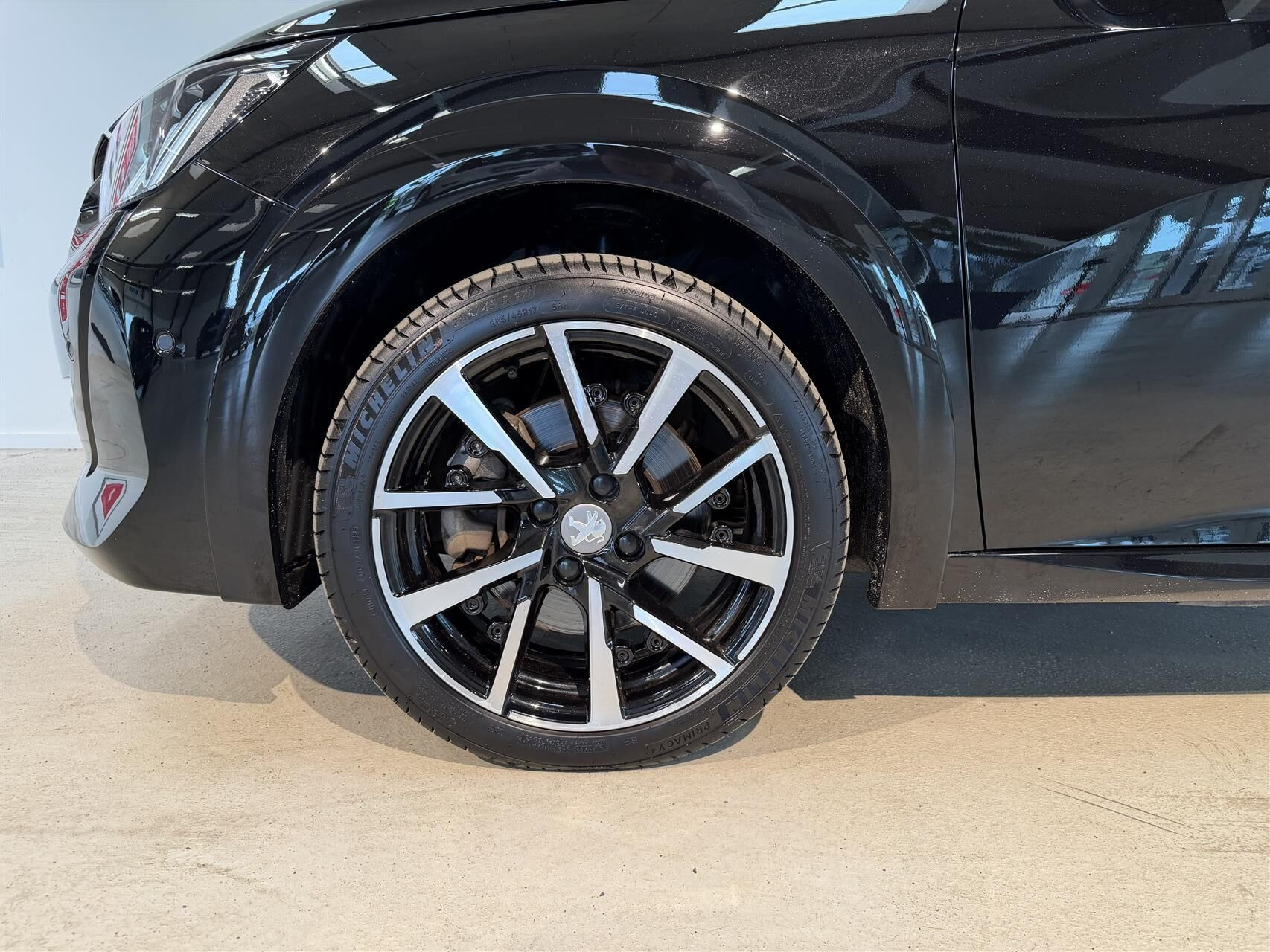 Sort Peugeot e-208 fra 2022