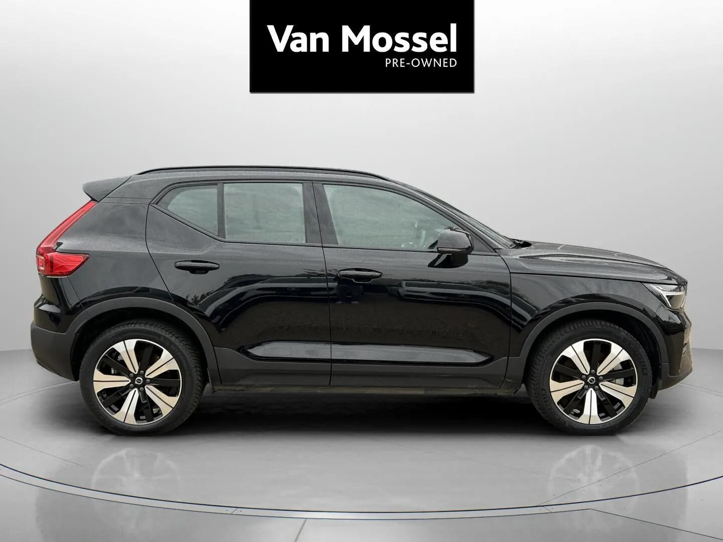 Sort Volvo XC40 fra 2023