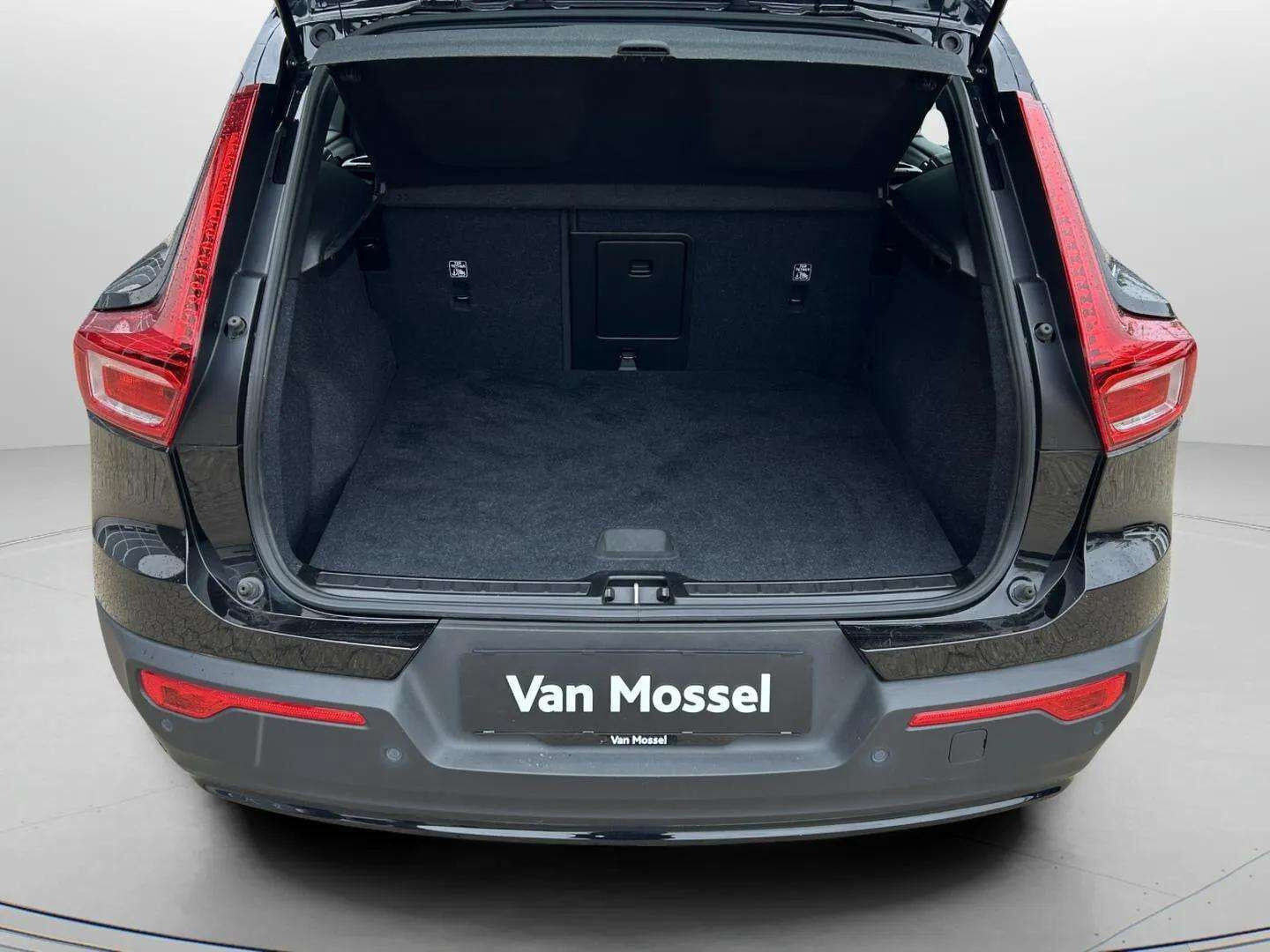 Sort Volvo XC40 fra 2023