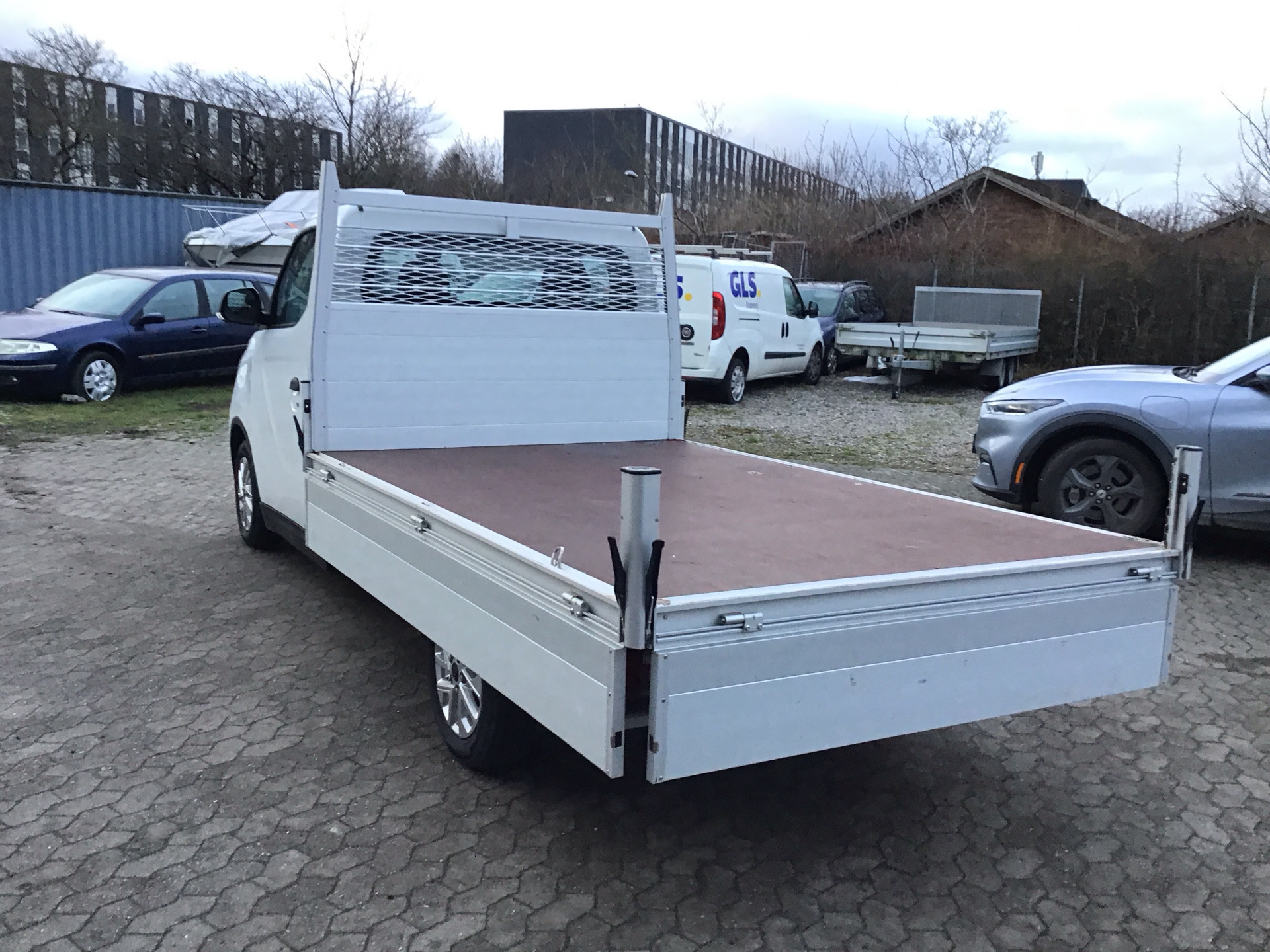 Hvid Maxus e-Deliver 3 fra 2025
