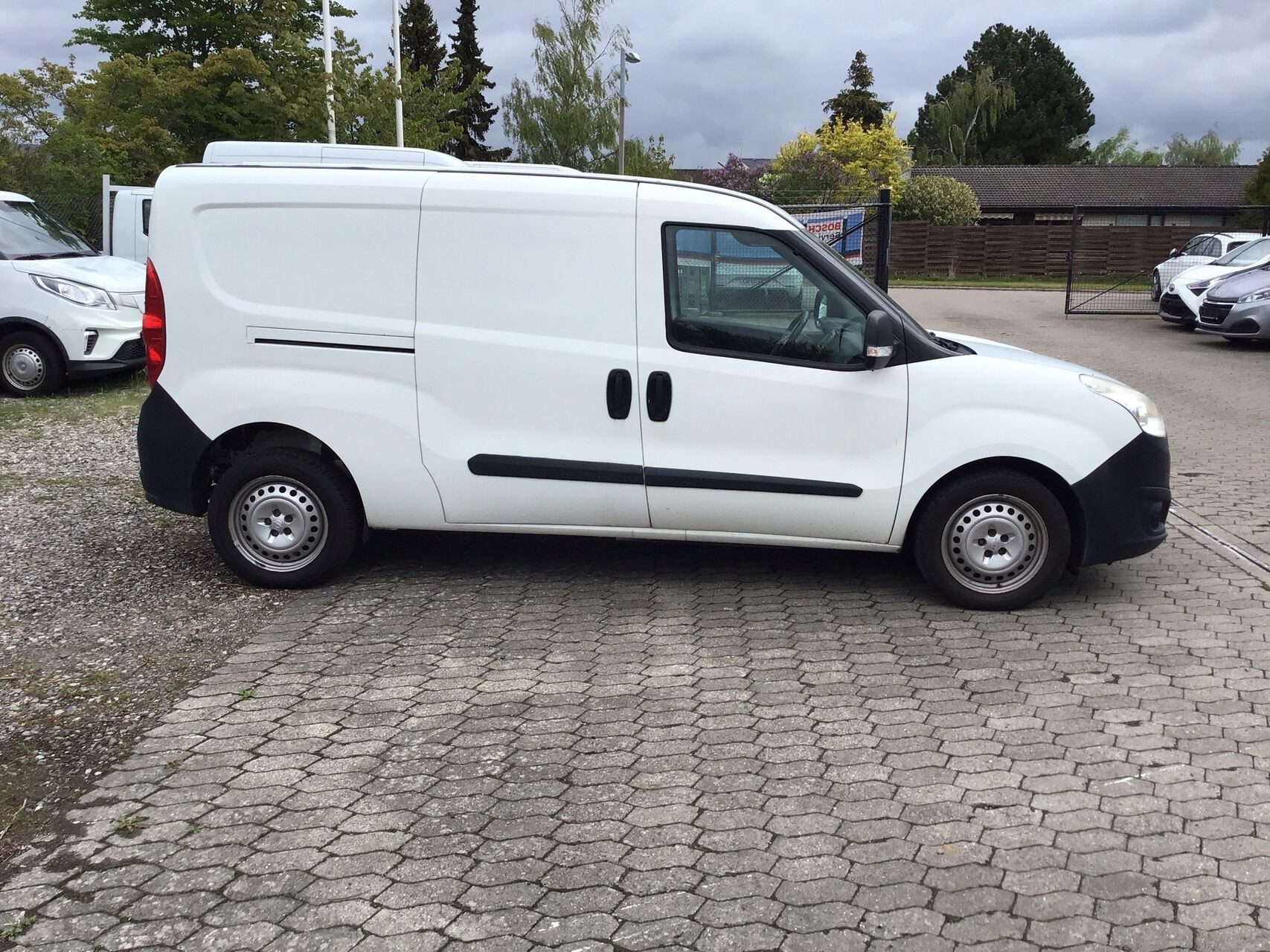 Hvid Opel Combo fra 2017
