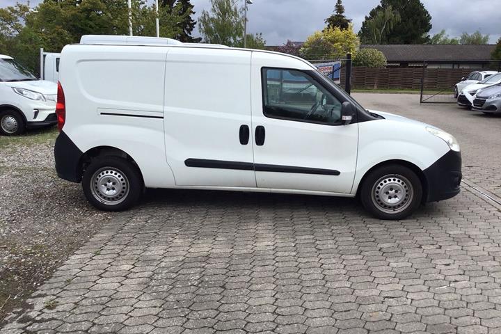 Hvid Opel Combo fra 2017