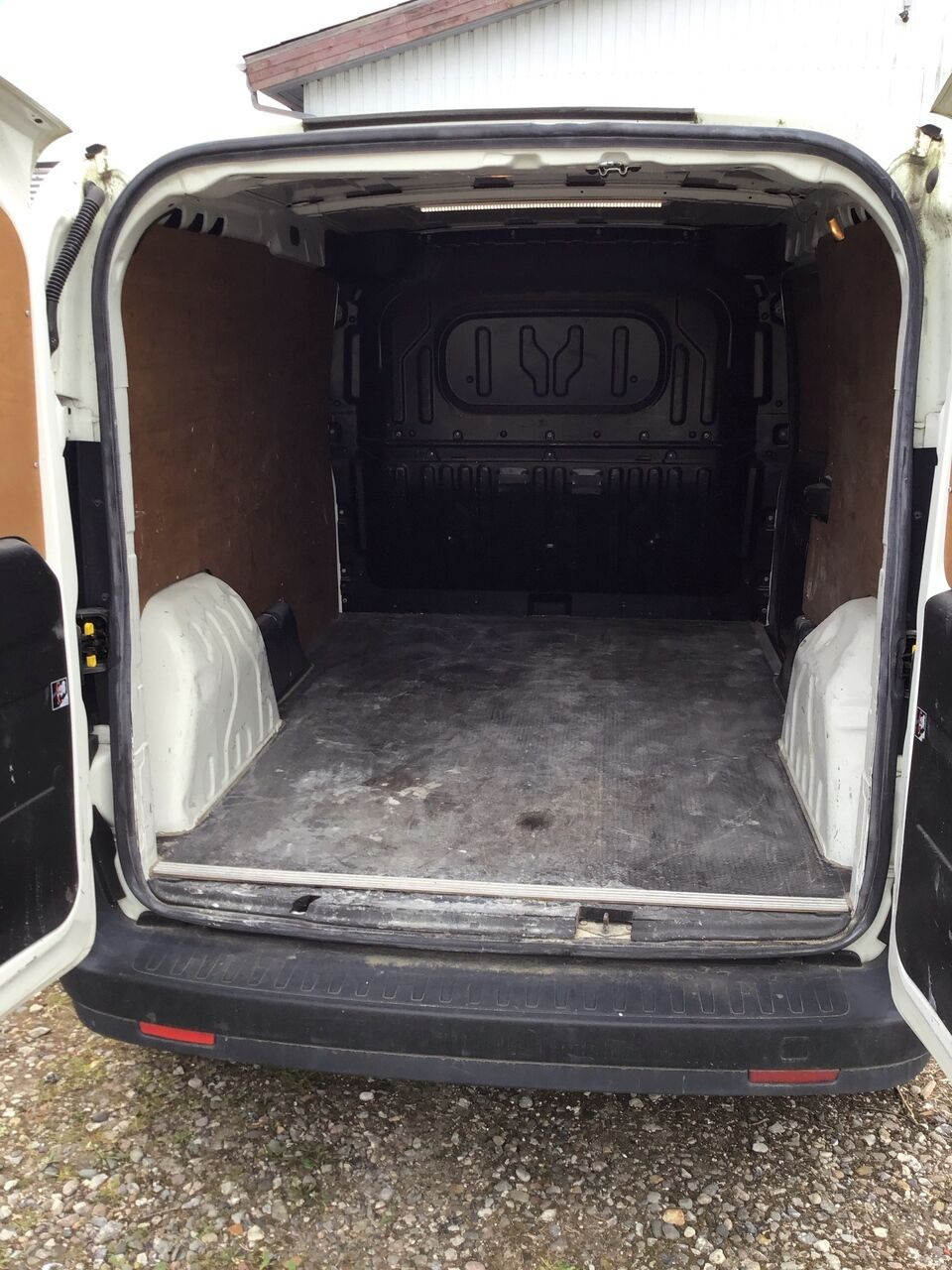 Hvid Opel Combo fra 2017