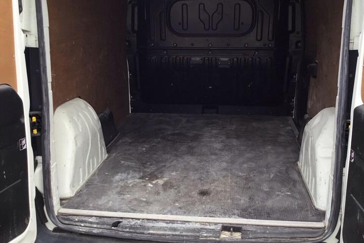 Hvid Opel Combo fra 2017