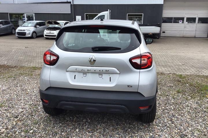 Sølv Renault Captur fra 2017