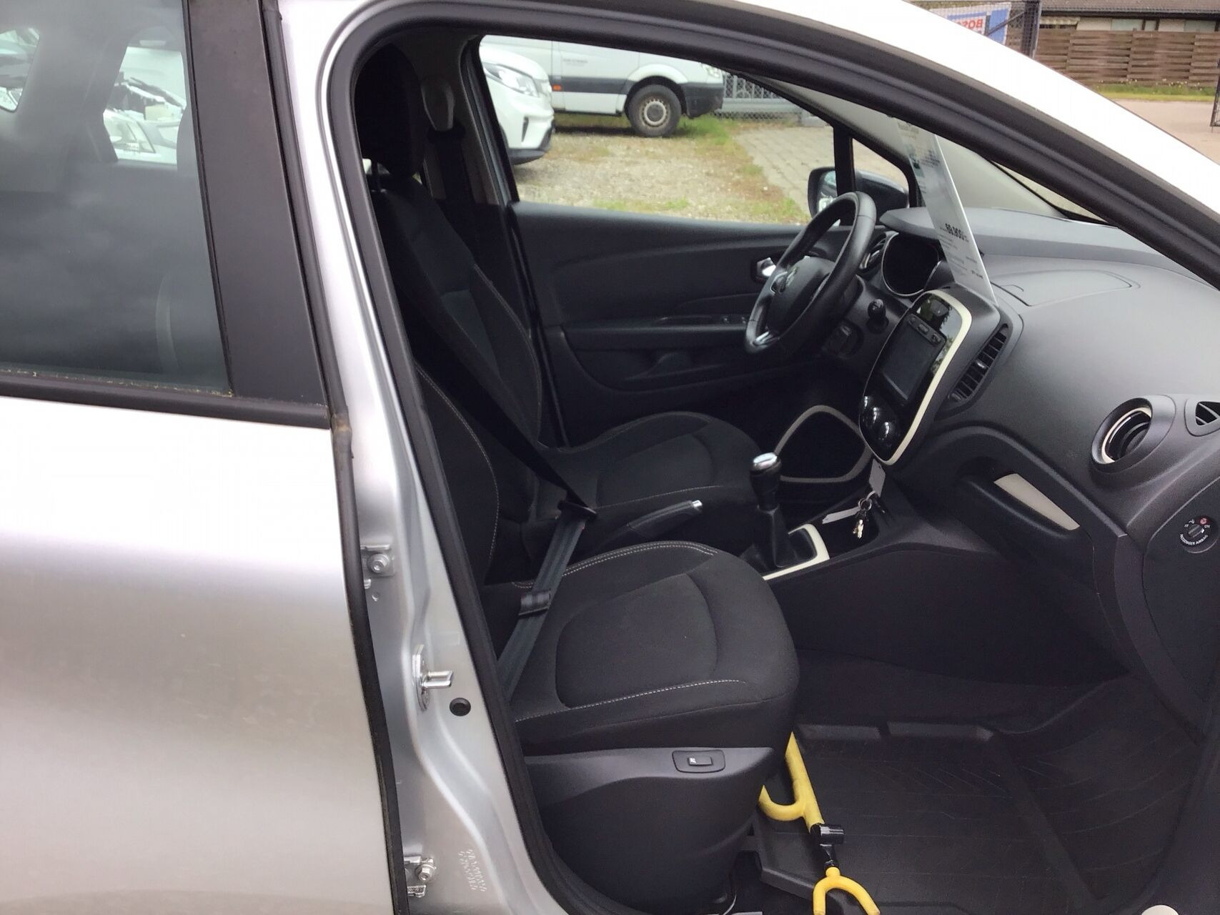 Sølv Renault Captur fra 2017