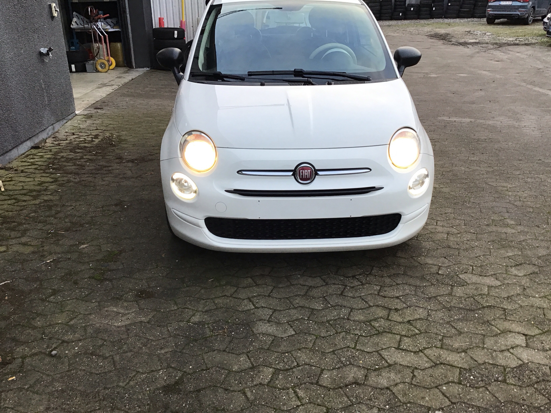 Hvid Fiat 500 fra 2021