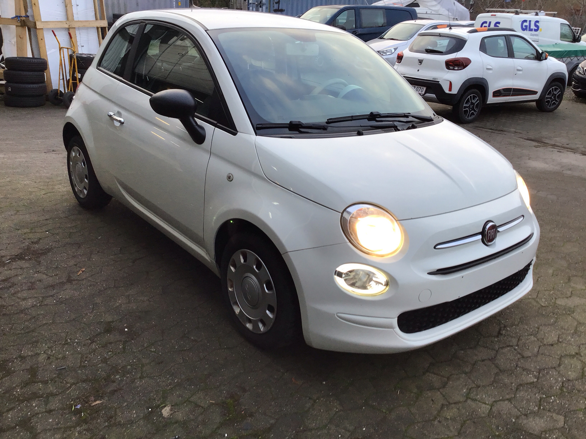 Hvid Fiat 500 fra 2021