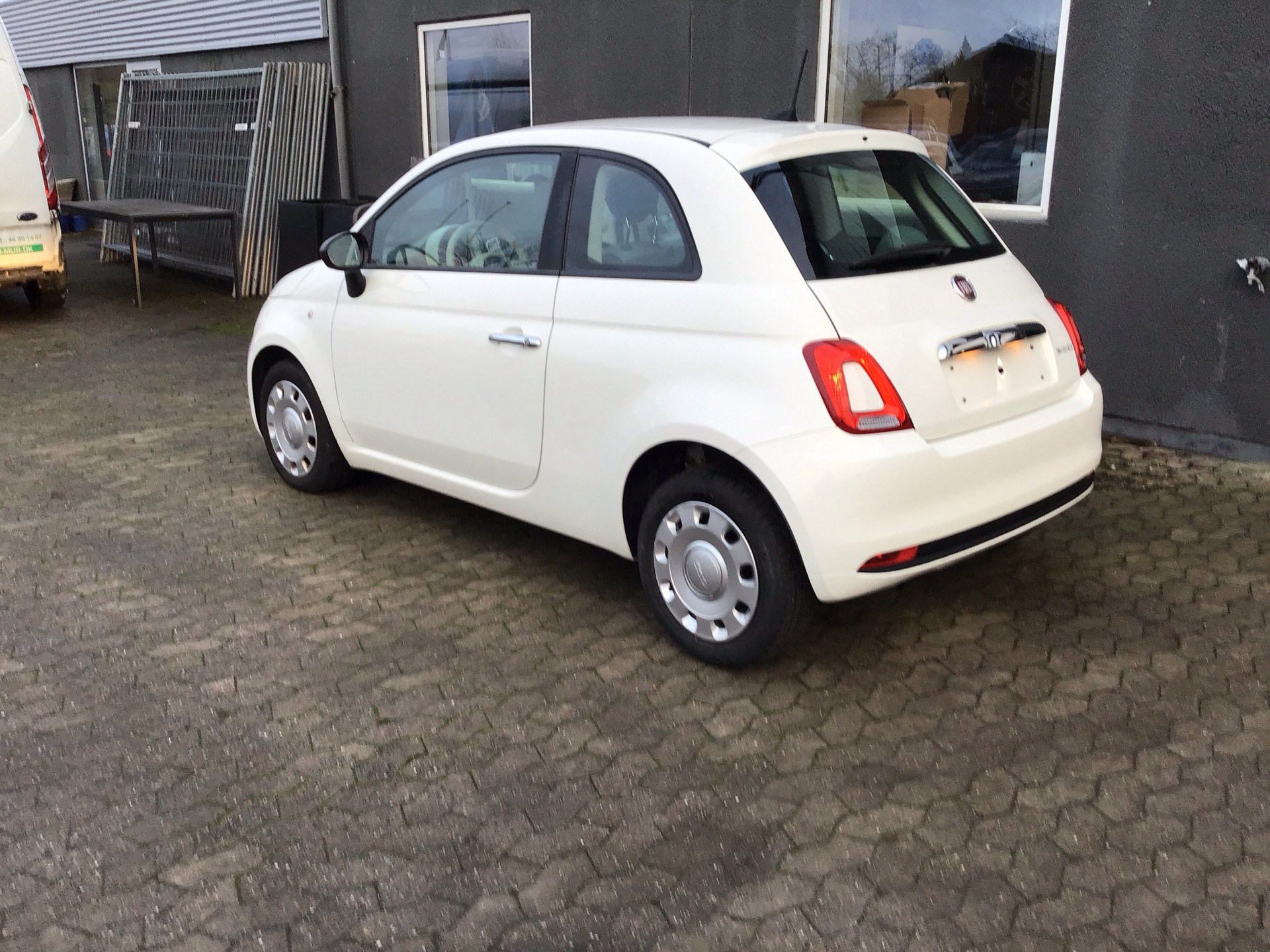 Hvid Fiat 500 fra 2021