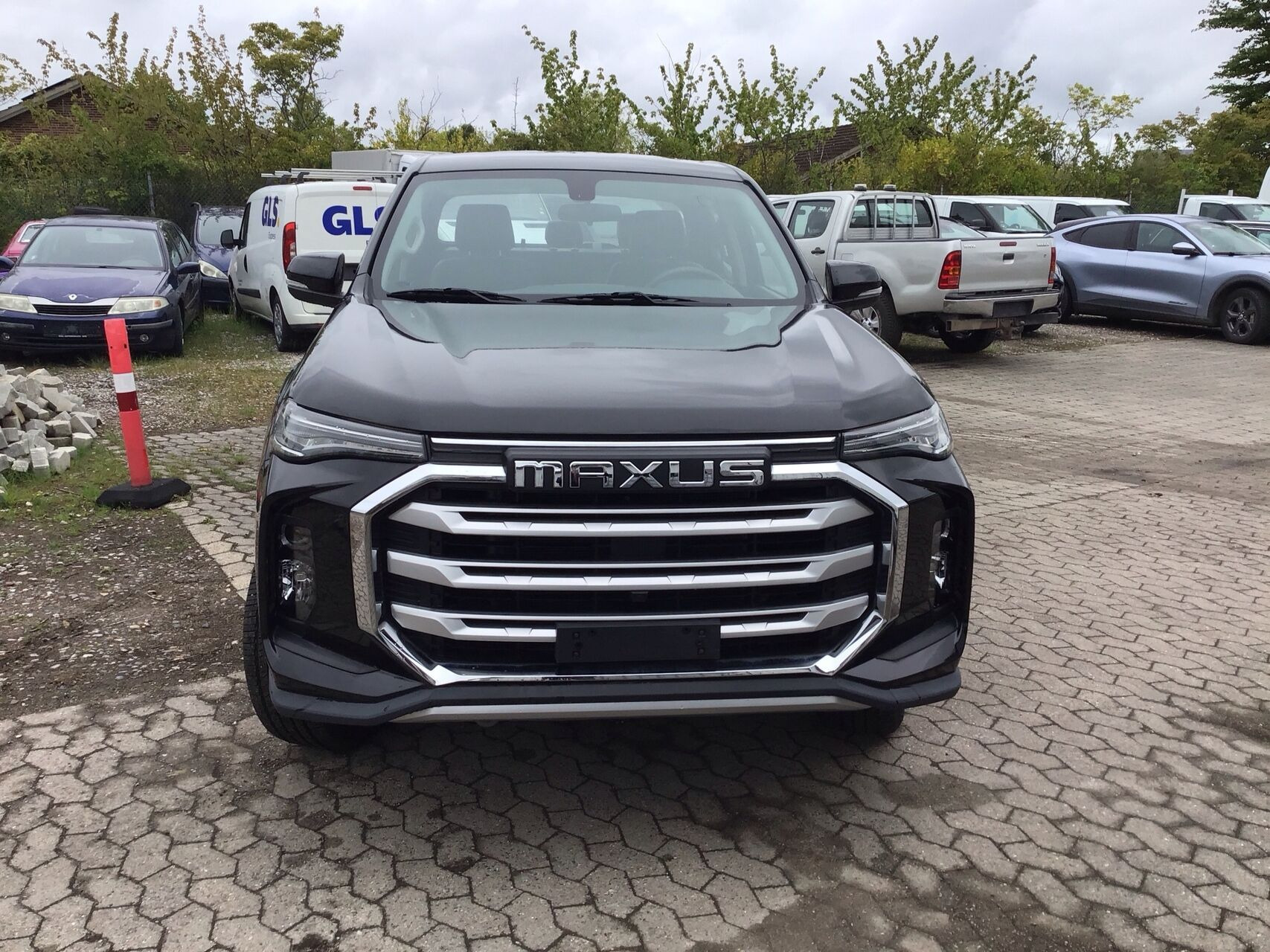 Sort Maxus eT90 fra 2025