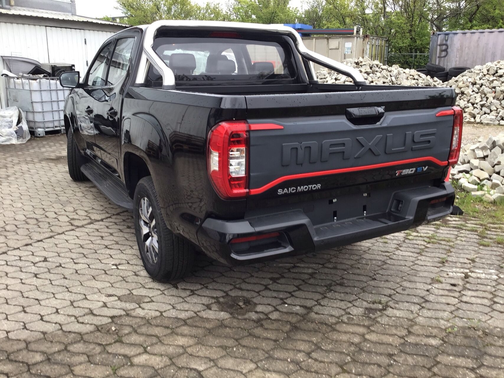 Sort Maxus eT90 fra 2025