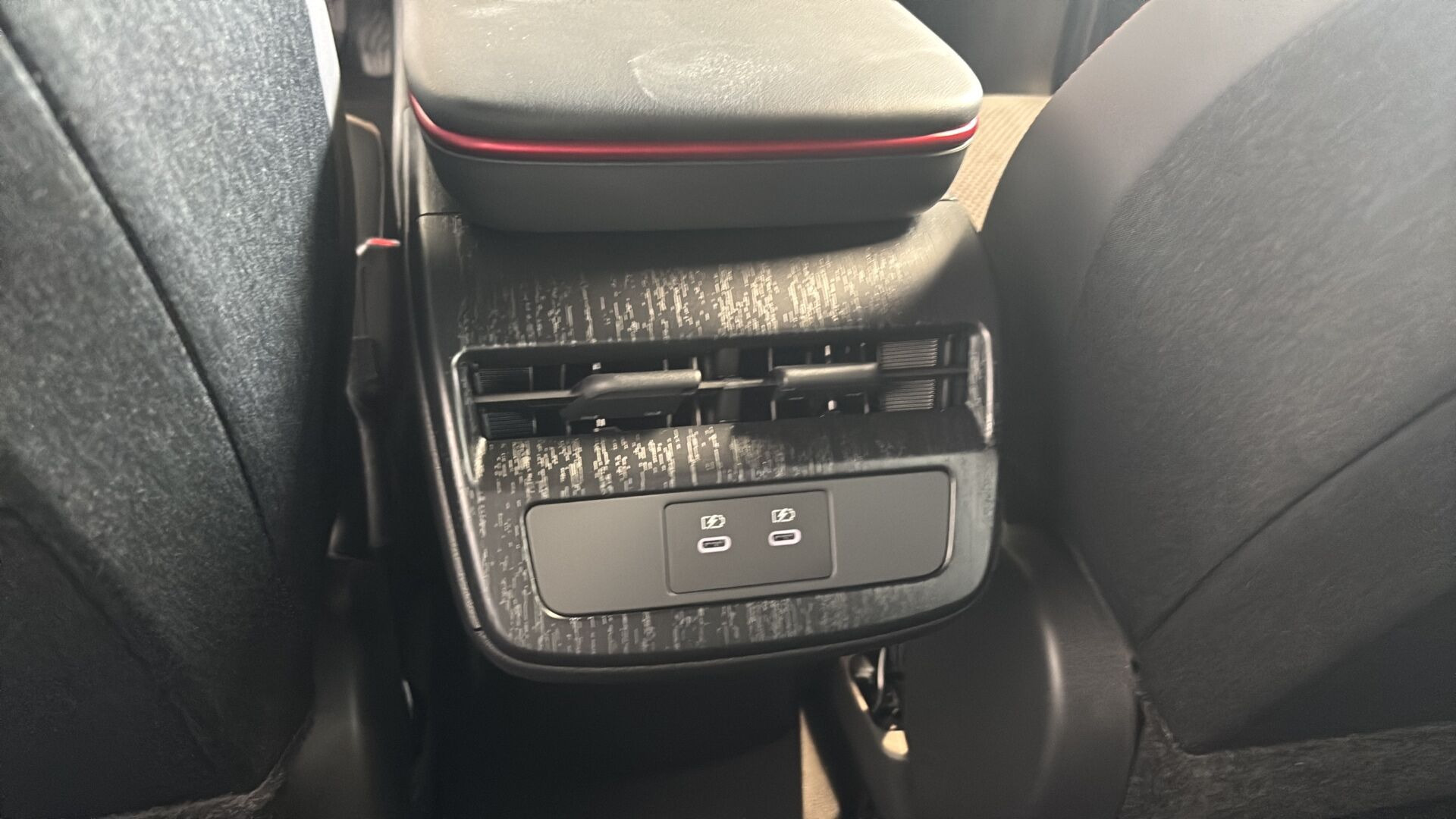 Hvid Nissan Ariya fra 2026