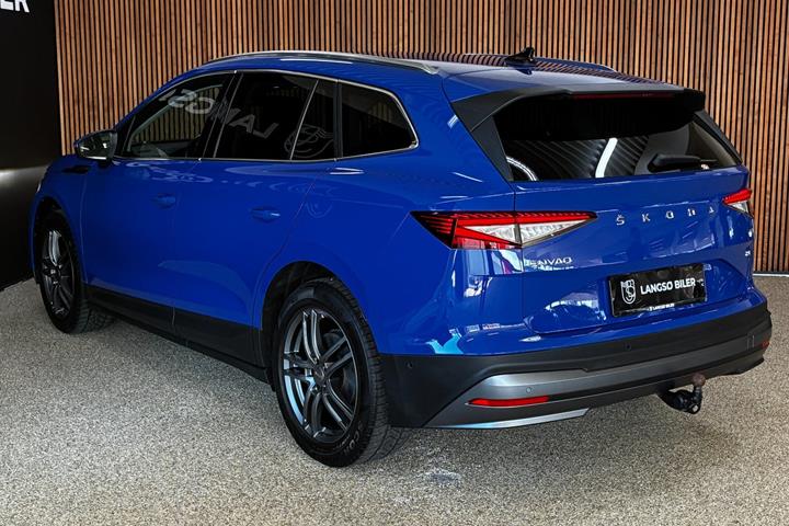 Blå Skoda Enyaq fra 2022