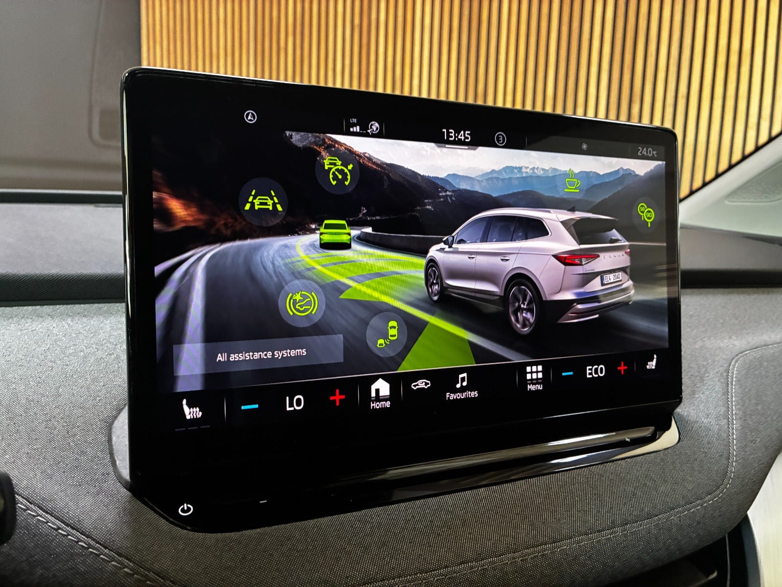 Blå Skoda Enyaq fra 2022