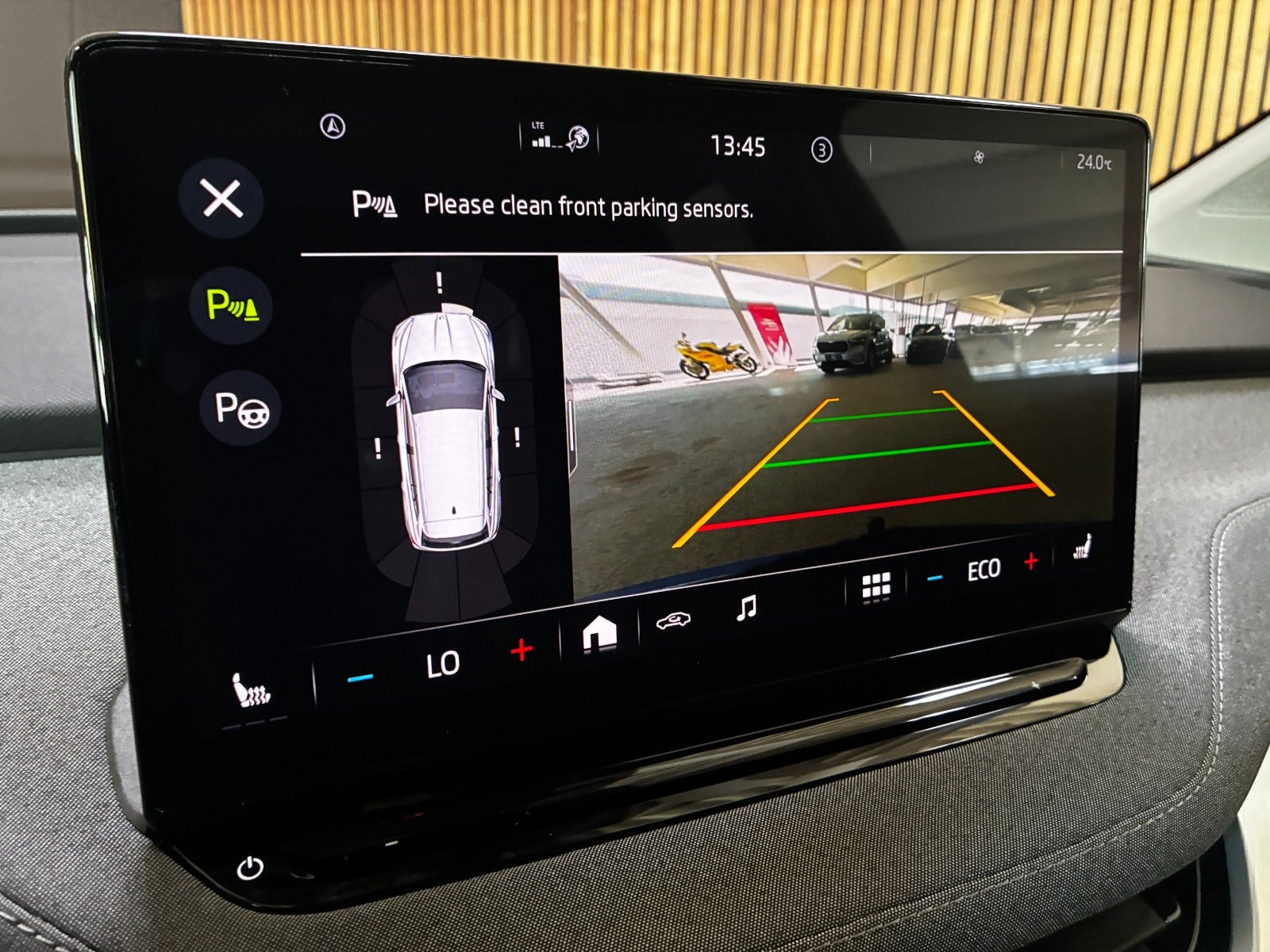 Blå Skoda Enyaq fra 2022