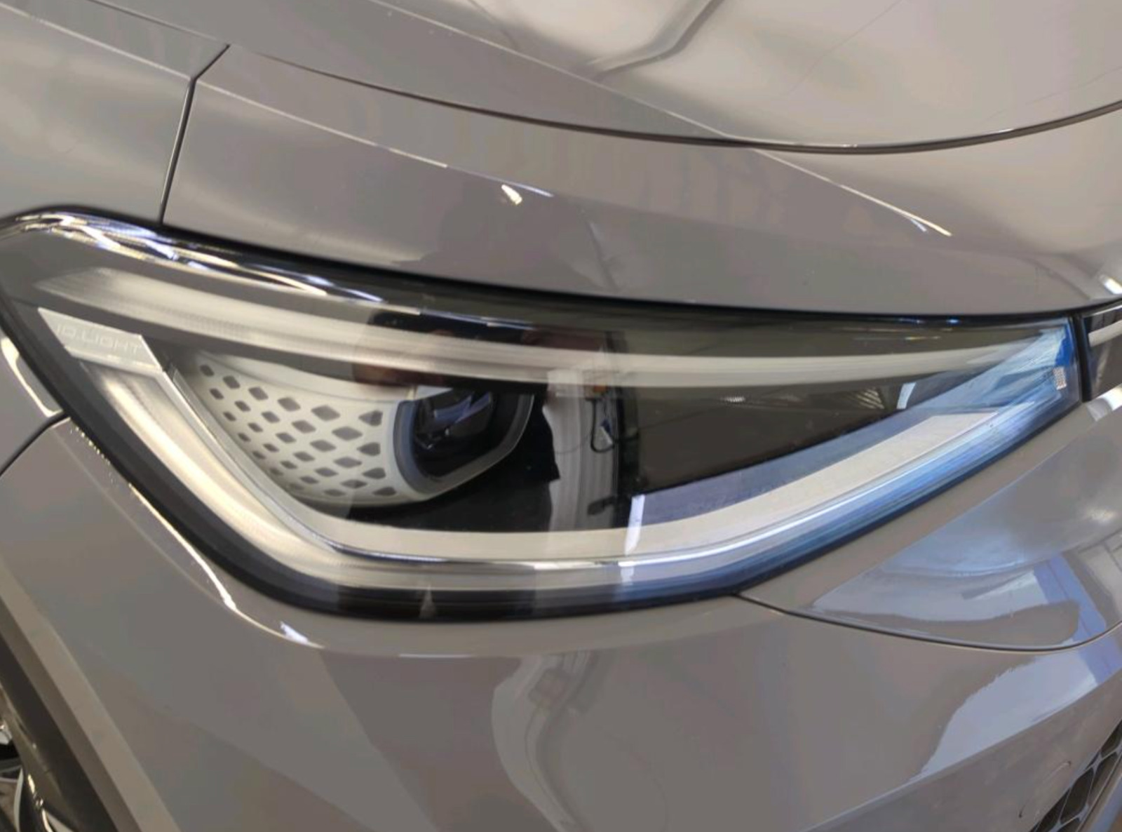 Grå VW ID.4 fra 2021