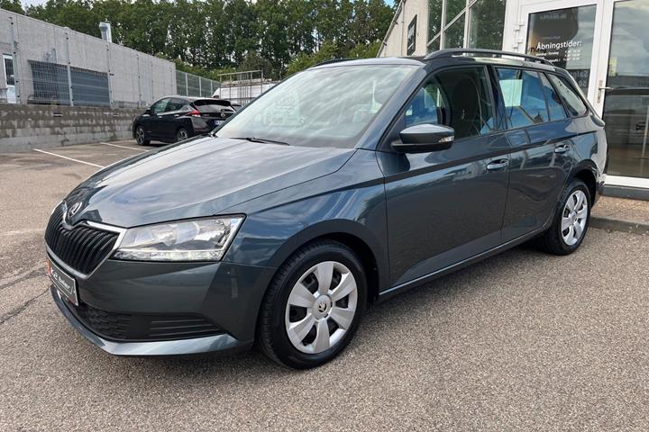 Grå Skoda Fabia fra 2021