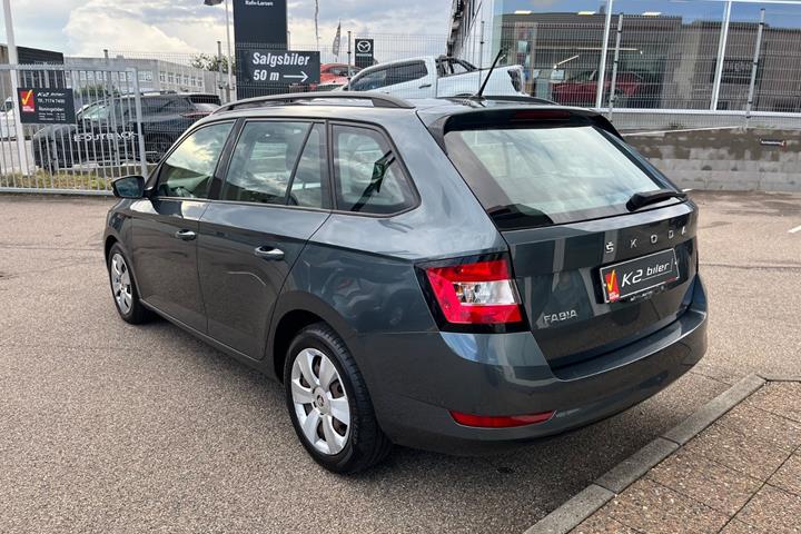 Grå Skoda Fabia fra 2021