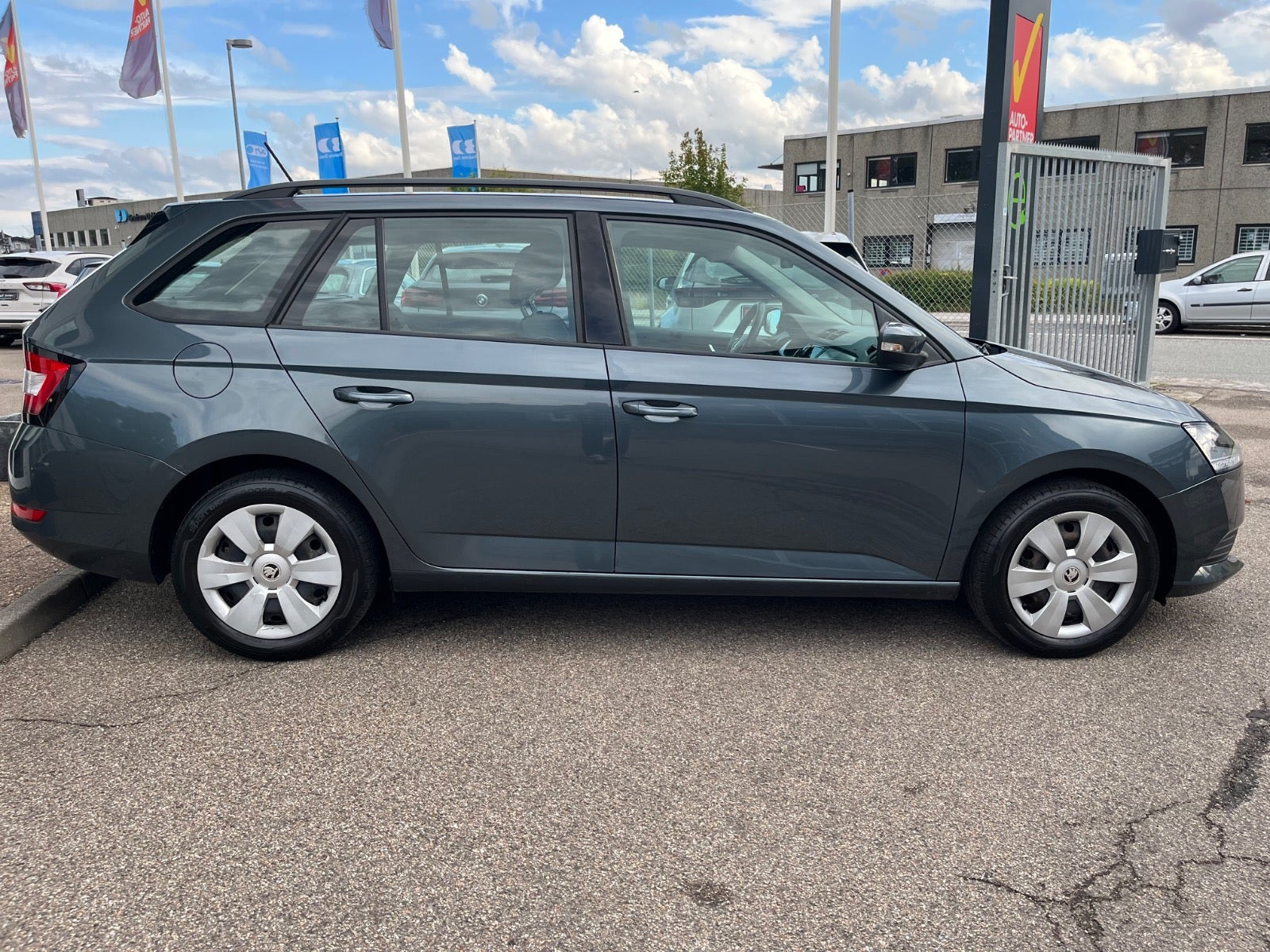 Grå Skoda Fabia fra 2021