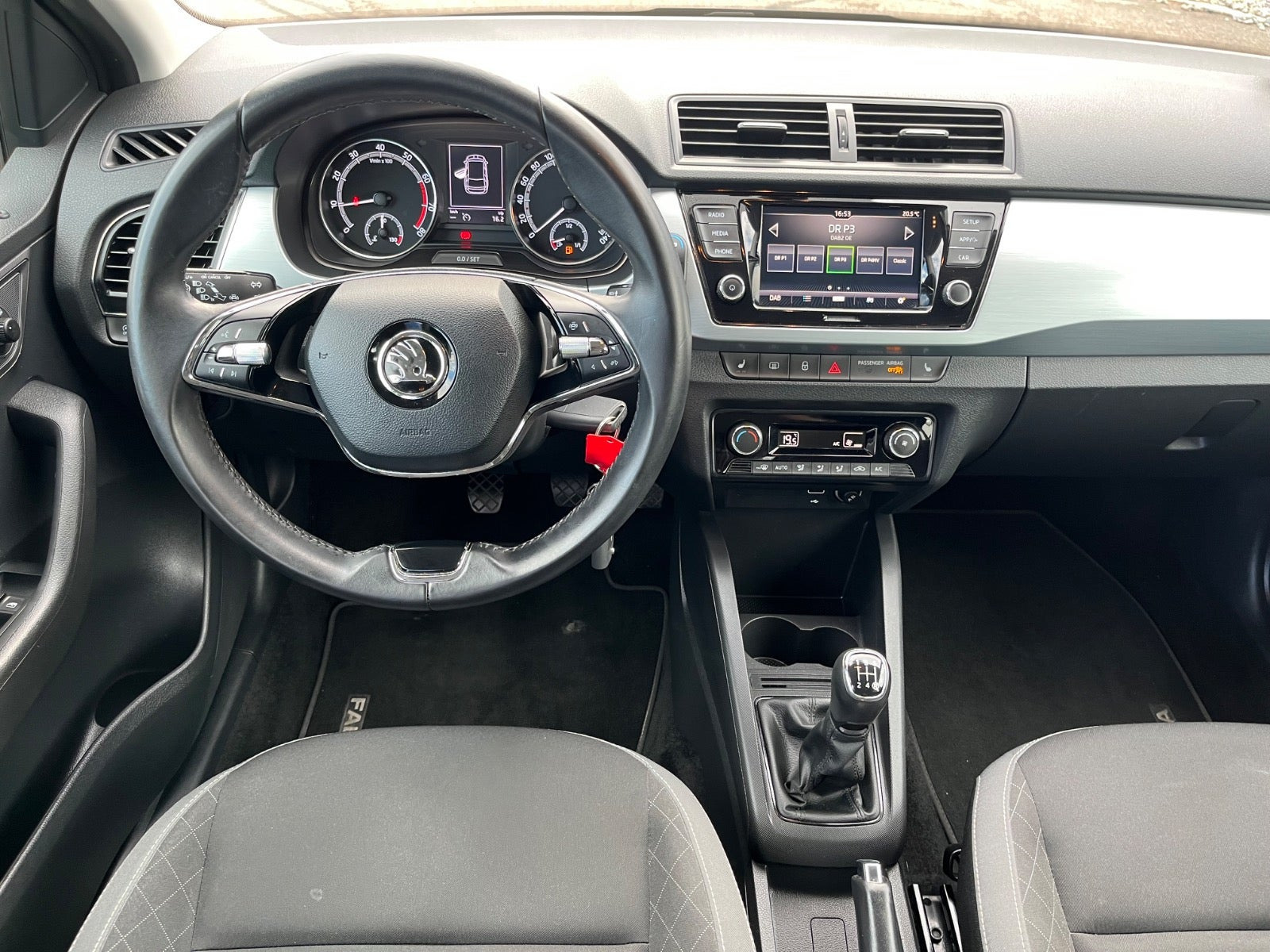 Grå Skoda Fabia fra 2021