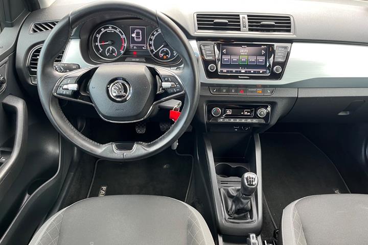 Grå Skoda Fabia fra 2021