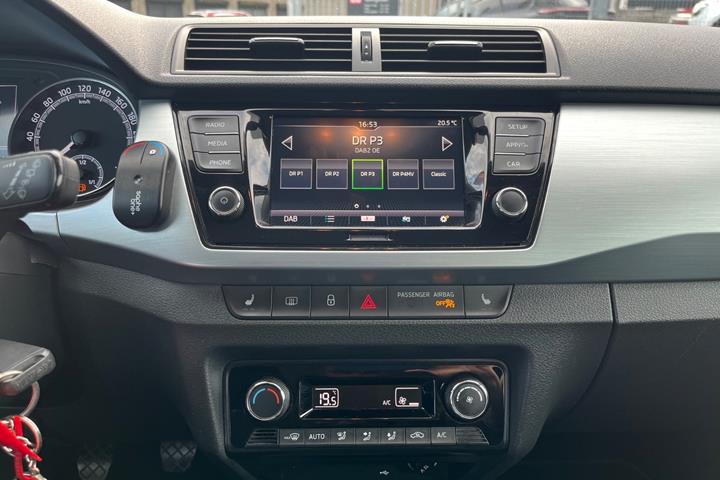 Grå Skoda Fabia fra 2021