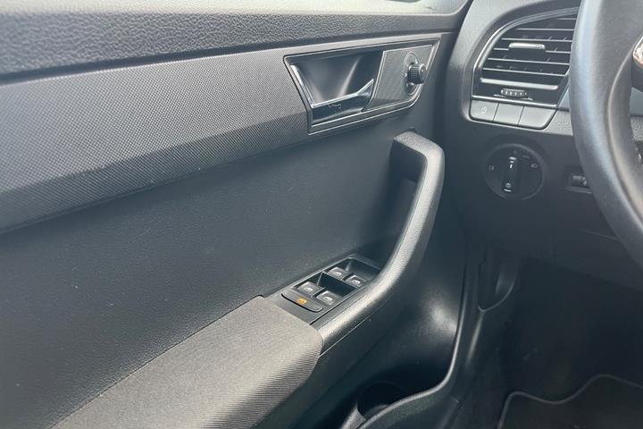 Grå Skoda Fabia fra 2021