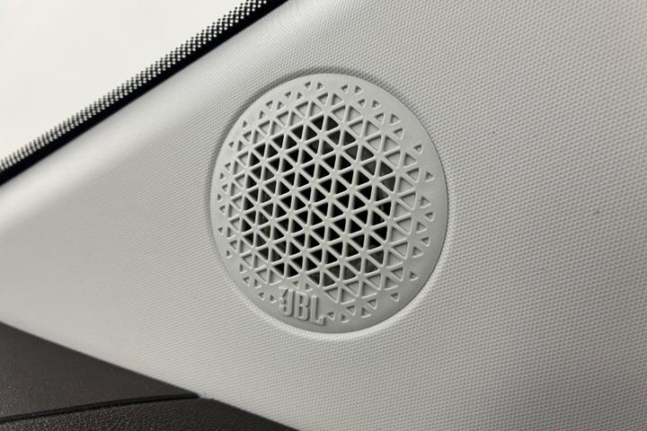 Grå Fiat 500e fra 2023