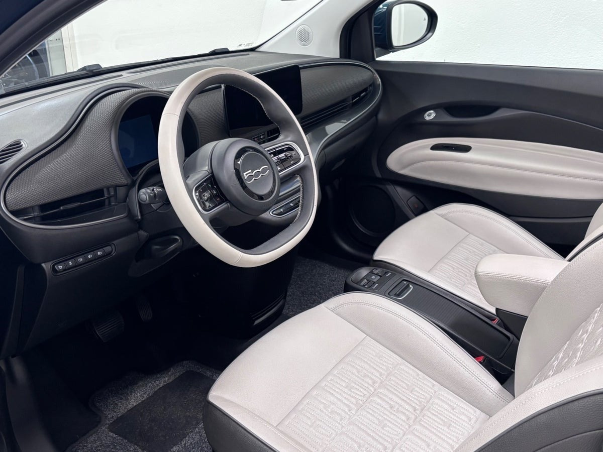 Grøn Fiat 500e fra 2024