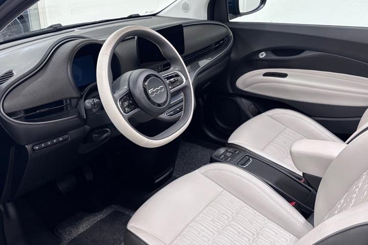 Grøn Fiat 500e fra 2024