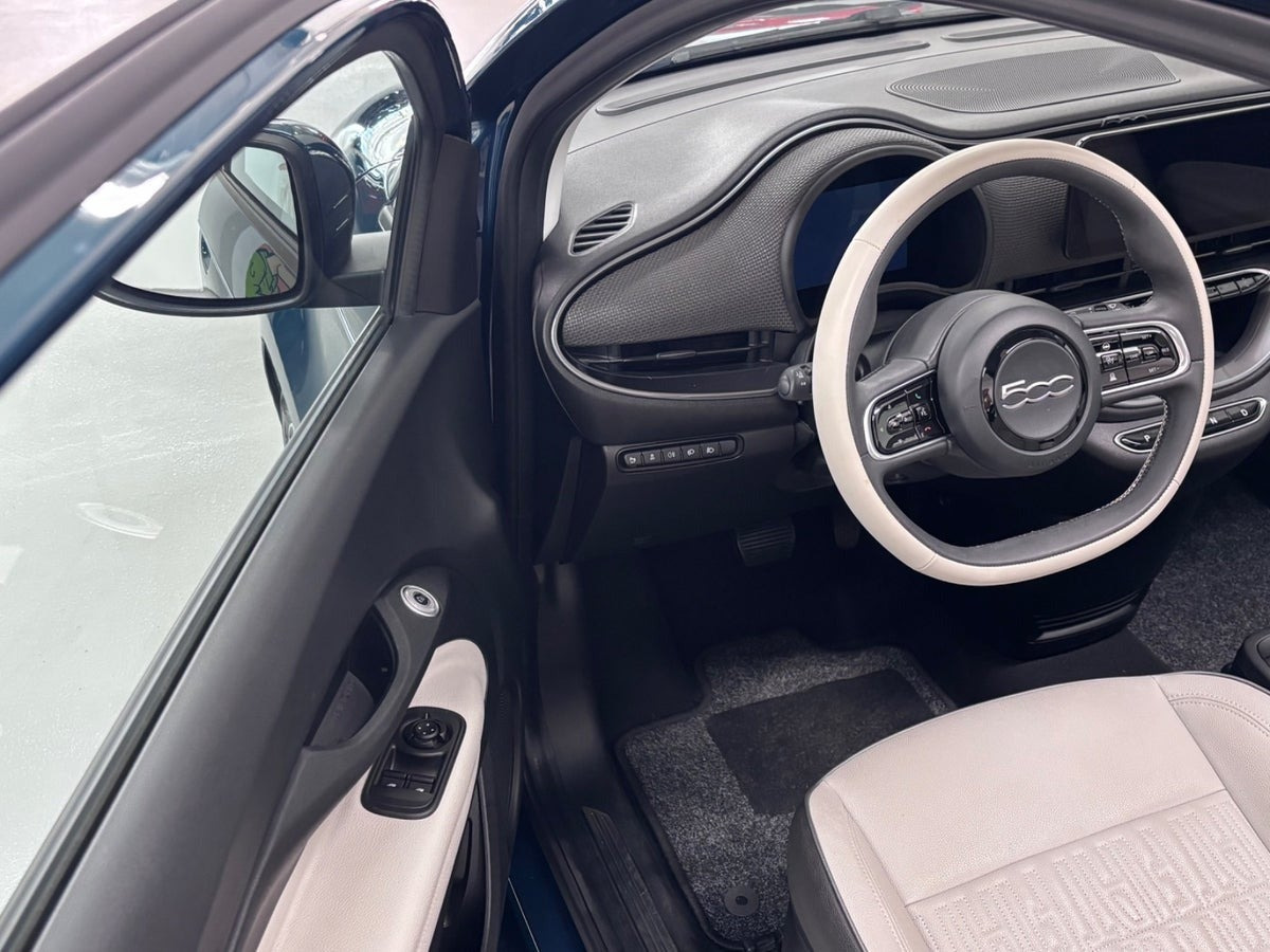 Grøn Fiat 500e fra 2024