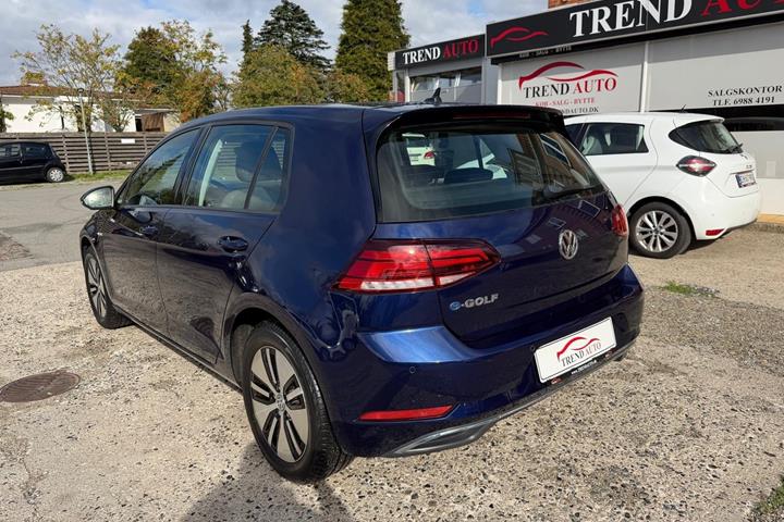 Blå VW e-Golf VII fra 2020