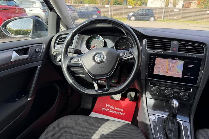 Blå VW e-Golf VII fra 2020