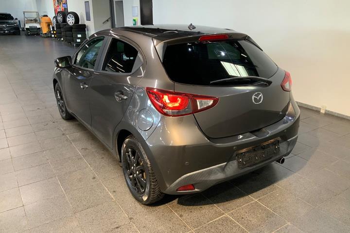 Grå Mazda 2 fra 2015