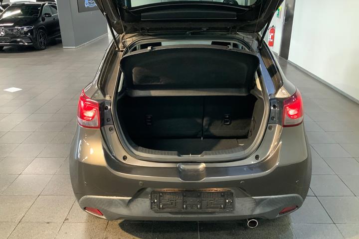 Grå Mazda 2 fra 2015